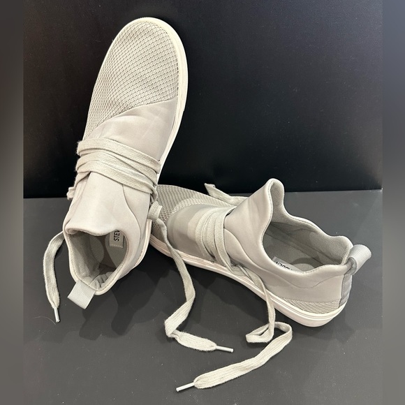 Steve Madden Sneakers - Picture 4 of 9